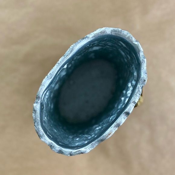 Sagebrook Home polyresin honeycomb vase - Picture 4 of 5